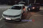 На кольце в Николаеве столкнулись два Volkswagen