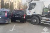 В Тернополе бетоносмеситель протаранил пять припаркованных авто