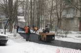В Николаеве дорожники кладут асфальт в 10-градусный мороз и снег 