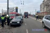 П'ять автомобілів зіткнулися на проспекті в Миколаєві: дві фури і три «Фольксвагени»