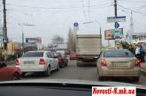 Предновогодний ажиотаж в Николаеве: по улицам города ни проехать, ни пройти