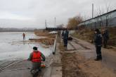 В Николаеве бойцы МЧС тренировались спасать людей, попавших под лед