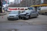 В Николаеве на Октябрьском проспекте Samand врезался в Ford. ФОТО, ВИДЕО