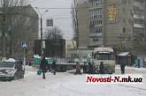 Улица Строителей оказалась заблокированной двумя автомобилями «Рено»
