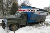 В Николаеве под землю  провалился грузовик с пивом