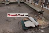 В николаевском дворе за ночь украли 8 крышек люков — жители беспокоятся за безопасность своих детей