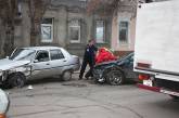 В Николаеве пьяный водитель «Форда» ударил «Славуту» и пытался скрыться с места аварии