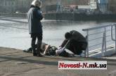 Эпидемия самоубийств в Николаеве продолжается: на пешеходном мосту повесилась школьница