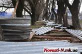 Жители проспекта Героев Сталинграда снесли забор, установленный вокруг строительства автозаправки