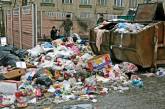 Городской морг в Одесской области завалило мусором
