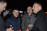 Несколько тысяч горожан прошлись со свечками по центру города в память об освободителях Николаева