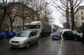 На дорогах в центре Николаева предприятия-перевозчики устроили «митинг на колёсах»