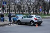 Неудачный поворот: в центре Николаева столкнулись "Москвич" и "Ниссан"