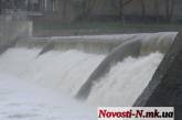 В плотине Первомайской ГЭС возникли прорывы в двух местах. ДОБАВЛЕНО ВИДЕО