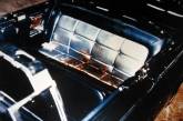 Окровавленное сиденье автомобиля, в котором еxал Джон Ф. Кеннеди, 1963 г. ФОТО