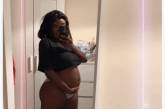 Девушка показала свои «беременные» едой фото