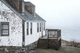 Канадцы перевезли двухэтажный дом на остров. (ФОТО)