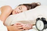 Названа оптимальная продолжительность сна для взрослых и детей