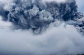 Сеть впечатлил свадебный снимок, сделанный на фоне извержения вулкана. (ФОТО)