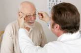 Как улучшить зрение пожилым людям: полезные продукты