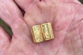 Британка нашла золотую мини-Библию: реликвии 600 лет.  (ФОТО)
