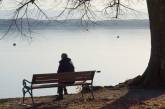 Ученые выяснили, в каком возрасте люди максимально одиноки