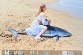 Россияне убили акулу ради фотографий 