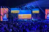 На концерте в Алматы у зрителей забирали украинские флаги 
