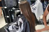 Юна одеситка продала своє волосся, щоб допомогти ЗСУ (ВІДЕО)