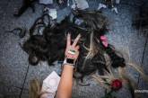 Відомі актриси відрізали волосся на підтримку іранок (ВІДЕО)