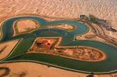 Уникальное озеро в Дубае в виде двух переплетающихся сердец (фото)