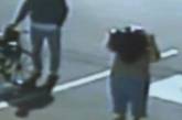 Женщина с мусорным пакетом на голове попыталась ограбить магазин