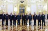 Путин вручил «золотые звезды»: сеть насмешил снимок «события» (ФОТО)