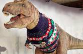 У лондонському музеї природознавства тиранозавр приміряв різдвяний светр (ФОТО)
