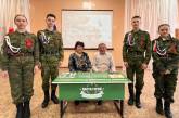 Небывалая щедрость: в России семьям убитого оккупанта разрешили сесть за стол с его фото