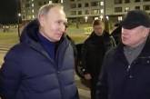 «А як же підборіддя?»: у мережі висміяли двійника Путіна, який їздив до Маріуполя (ВІДЕО)