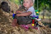 Дітки із чарівними кішками (ФОТО)