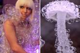 Жартівниця порівняла ексцентричні вбрання знаменитої співачки з грибами (ФОТО)