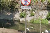 Странный дорожный знак запрещает Человеку-Пауку испражняться (ФОТО)