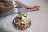 Їсти — не їсти: що відбувається з тілом, якщо лягти спати голодним