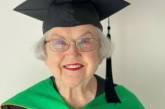 90-річна бабуся здобула ступінь магістра – фото