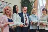 У Росії депутат перед Новим роком потішив жінок-колег яйцями: фото