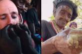 Дослідник зробив племінний ритуал і почувався приниженим, дізнавшись, що це означає – відео