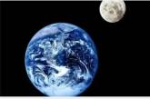 Вчені пояснили, чому у землі один супутник