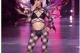 Трансгендеры и 56-летняя Карла Бруни-Саркози: кто выступил на показе Victoria's Secret