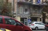 Нелепый фасад в Киеве повеселил пользователей Сети. ФОТО
