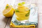 Медики объяснили, для чего нужно пить воду с лимоном по утрам