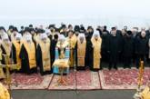 Янукович помолился с Литвином и Азаровым по случаю "завершения 2010 года"