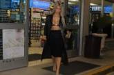Ким Кардашьян похвасталась роскошной грудью в местном магазине. ФОТО