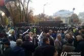 Обстановка под Радой: между полицейскими и митингующими возник новый конфликт. Видео